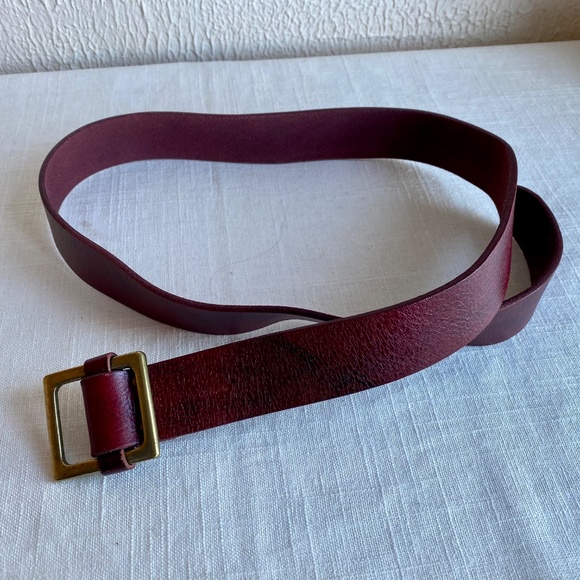 Vintage Gap leather belt in deep red with brass buckle Size Small - Picture 8 of 10